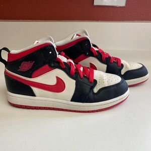 Nike Air Jordan 1 Mid 'Very Berry' PS Sneakers KIDS - SZ 2.5